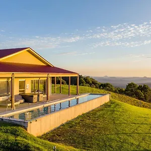 Petrichor Estate - 360 Views Pool & Holiday home