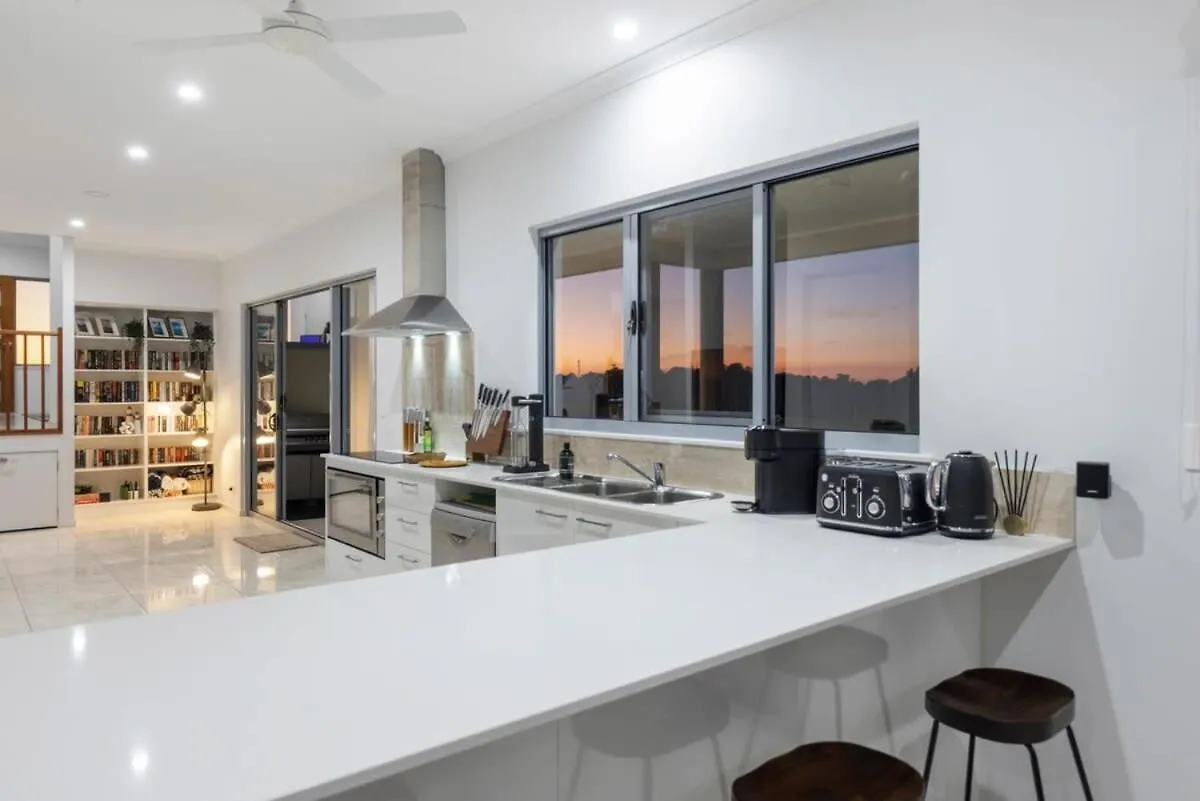 Petrichor Estate 360View Infinity Pool Villa Bald Knob Holiday home